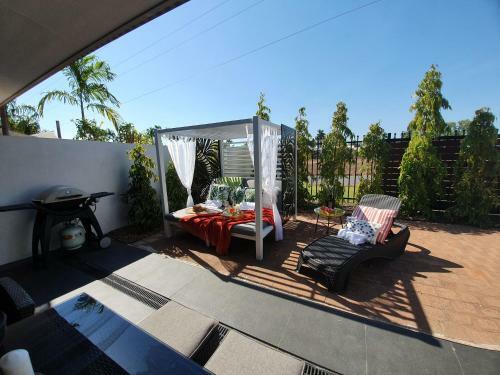 4 Bedroom Gardens Escape - Champagne Stays Darwin