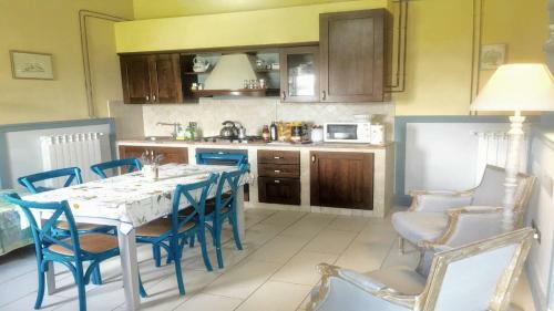 Spoleto By The Pool : Whole Villa - Sleeps 24