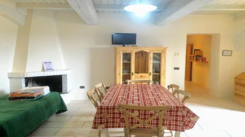 Spoleto By The Pool : Whole Villa - Sleeps 24