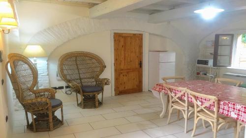 Spoleto By The Pool : Whole Villa - Sleeps 24