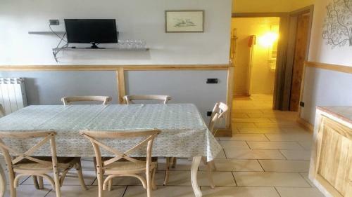 Spoleto By The Pool : Whole Villa - Sleeps 24