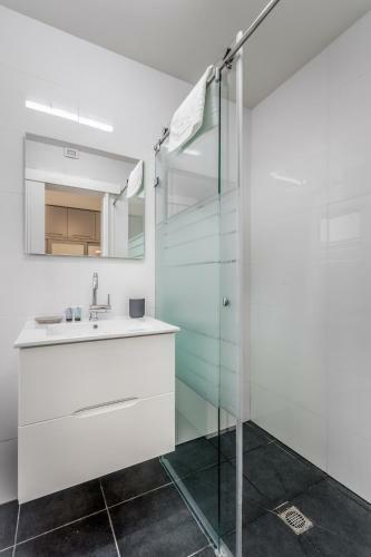 Apartamento Spacious & Design 2bdr W/ Balcony And Parking