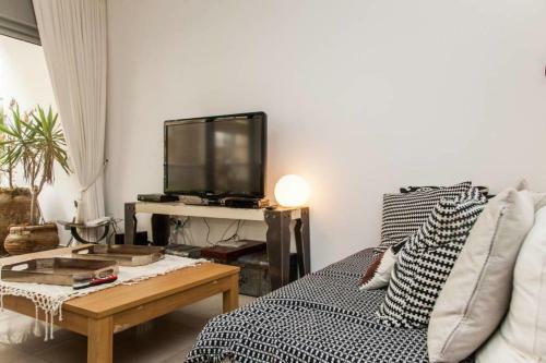 Apartamento Stylish 3br In Sirkin By Holyguest