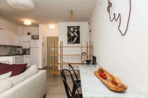Apartamento Stylish 3br In Sirkin By Holyguest