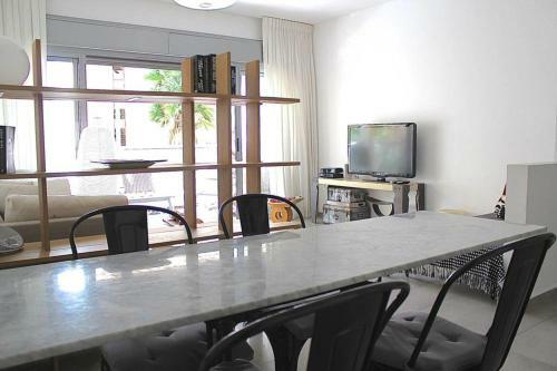 Apartamento Stylish 3br In Sirkin By Holyguest