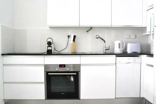 Apartamento Stylish 3br In Sirkin By Holyguest
