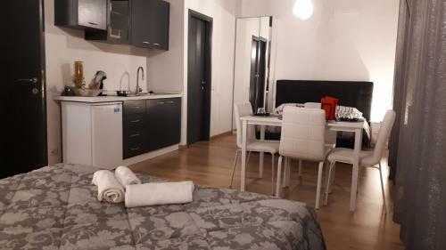 Hostal Casa Leonardo Airport