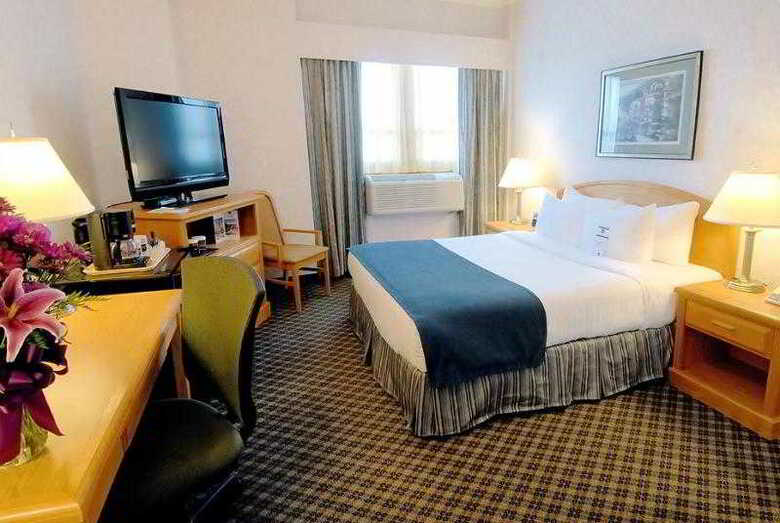 Best Western Plus Carlton Plaza Hotel