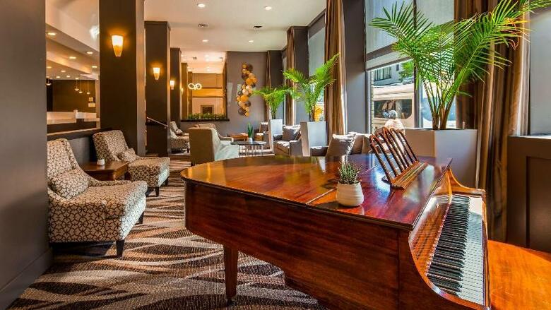 Best Western Plus Carlton Plaza Hotel