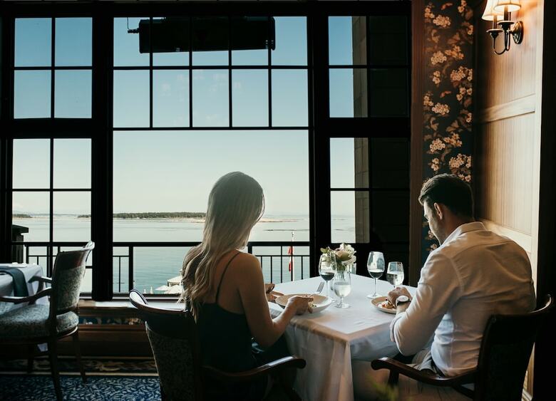 Oak Bay Beach Hotel - Sea View