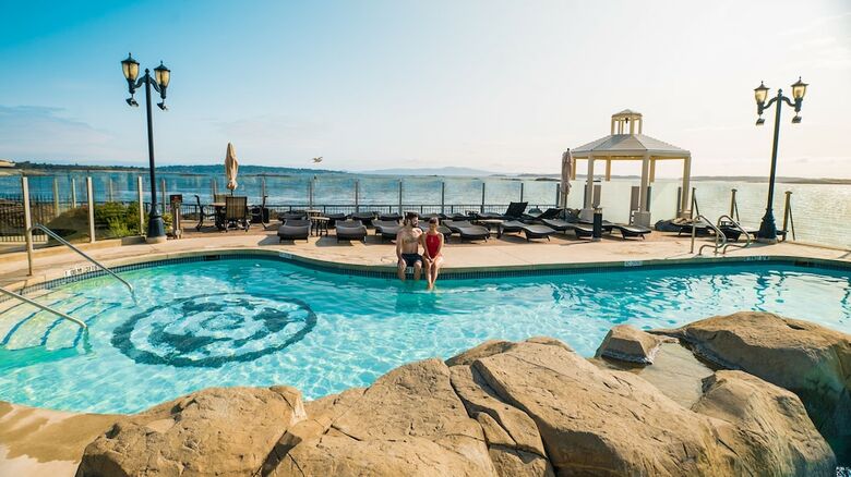 Oak Bay Beach Hotel - Sea View