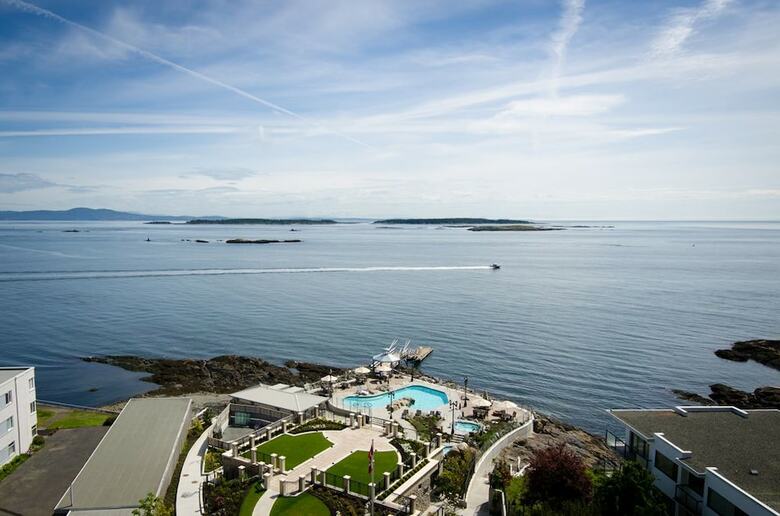 Oak Bay Beach Hotel - Sea View