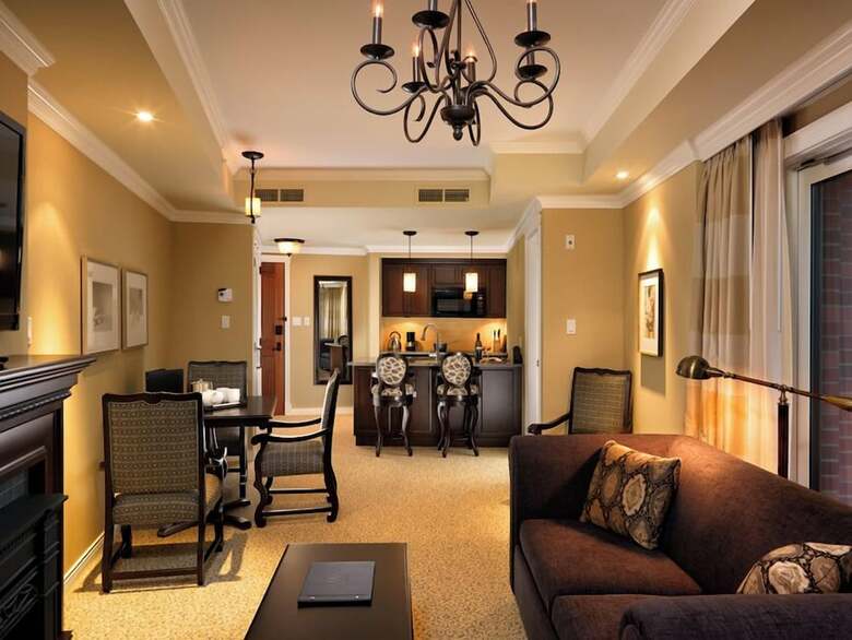 Oak Bay Beach Hotel - Sea View