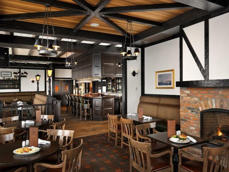 Oak Bay Beach Hotel - Sea View