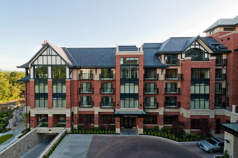 Oak Bay Beach Hotel - Sea View