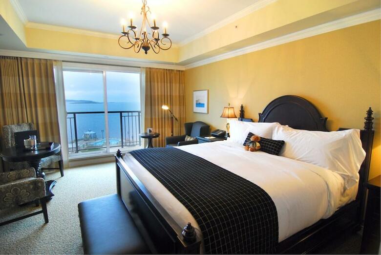 Oak Bay Beach Hotel - Sea View