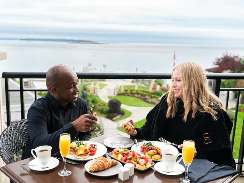 Oak Bay Beach Hotel - Sea View