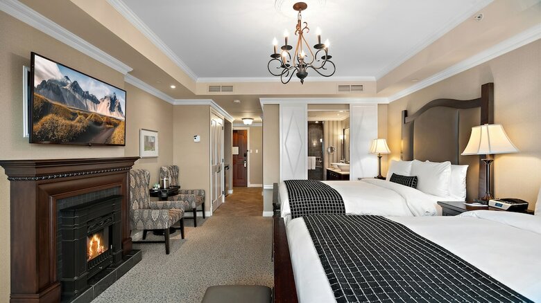 Oak Bay Beach Hotel - Sea View