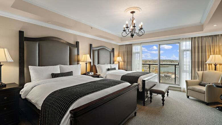 Oak Bay Beach Hotel - Sea View