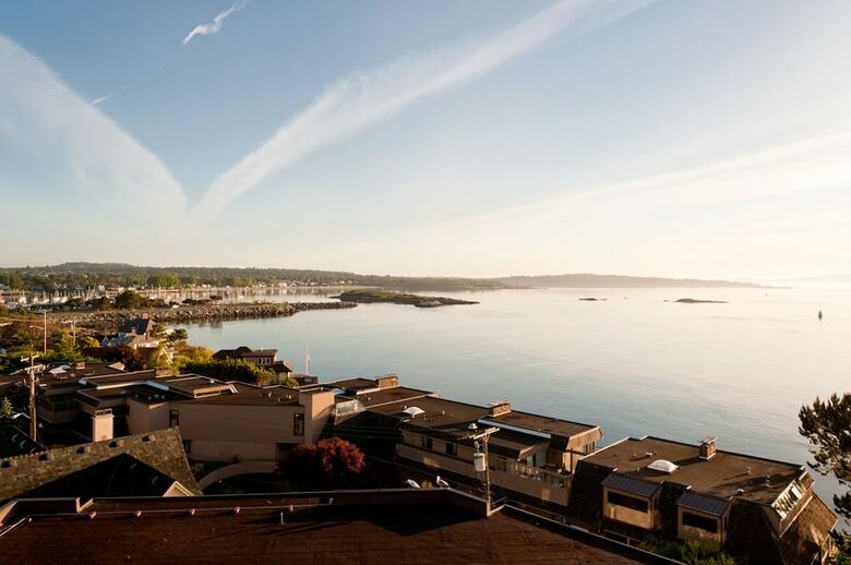 Oak Bay Beach Hotel - Sea View