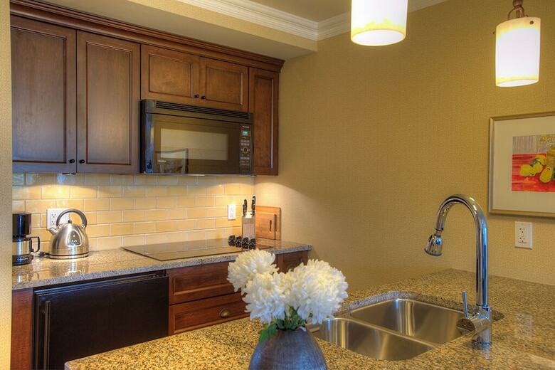 Oak Bay Beach Hotel - Sea View