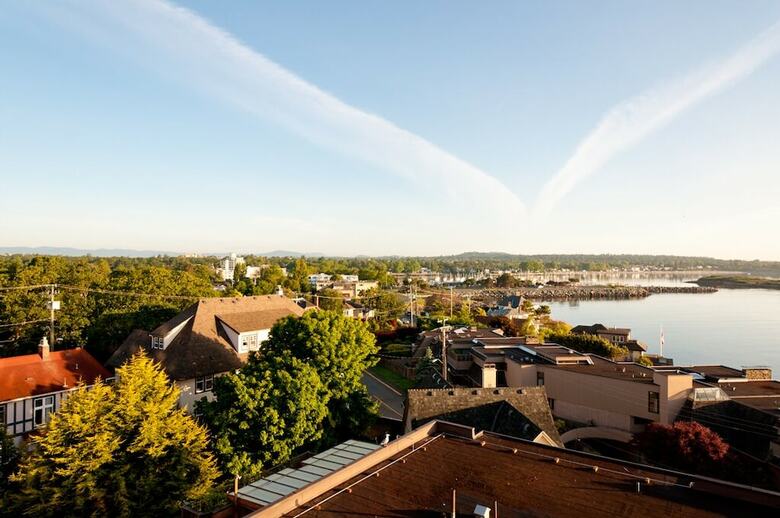 Oak Bay Beach Hotel - Sea View