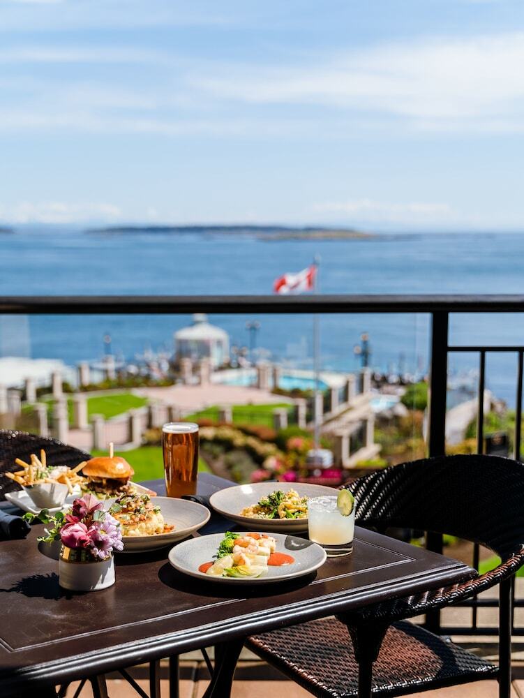 Oak Bay Beach Hotel - Sea View