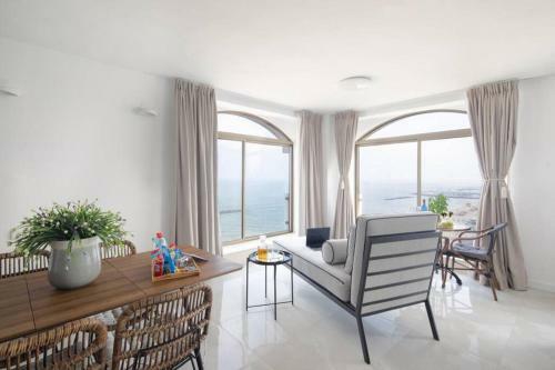 Apartamento Luxury Sea View 2br + Balcony & Pool - Berrystays