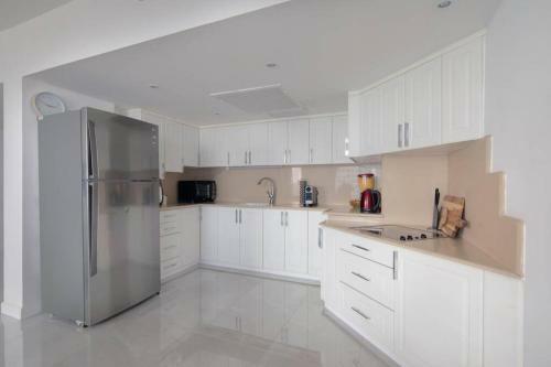 Apartamento Luxury Sea View 2br + Balcony & Pool - Berrystays