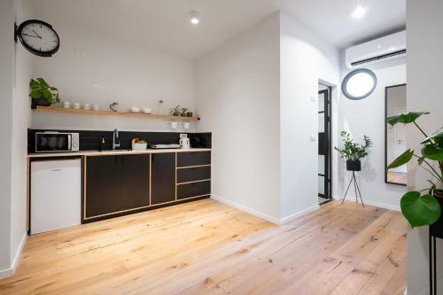 The Square - By Beach Apartments Tlv
