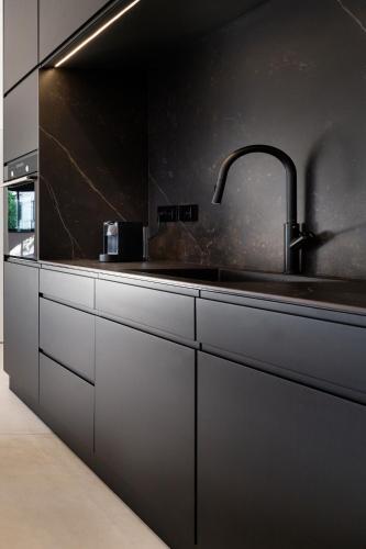 Luxury & Quiet Apartment Near Gordon Beach