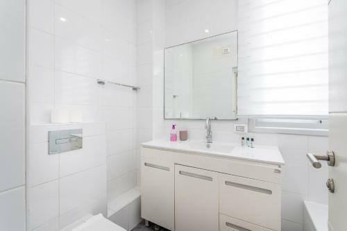 Apartamento Ben Gurion - Superb Penthouse Close To The Beach