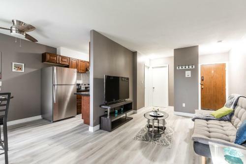 Cozy 1br King Apartment - Near Dt Hamilton!
