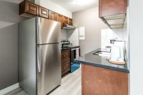 Cozy 1br King Apartment - Near Dt Hamilton!