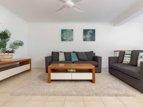 11 Lakeview Crescent
