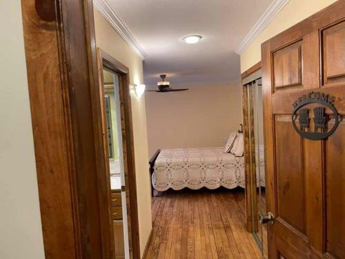 Villa Secluded Charming Cottage 2 Minutes From Lake