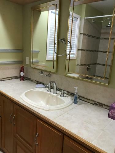 Villa Secluded Charming Cottage 2 Minutes From Lake