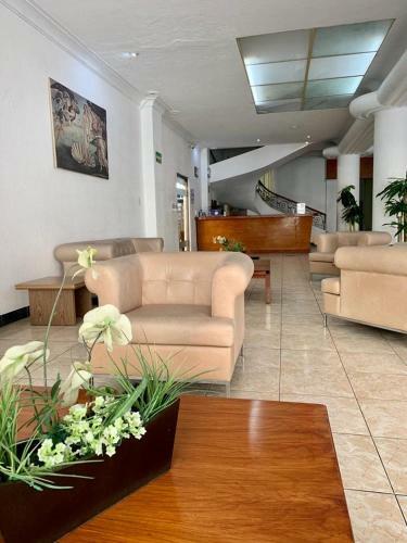 Hotel Capri De Leon Mexico