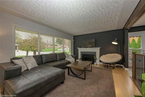 Villa Cheerful 5-bedroom Bungalow With Pool