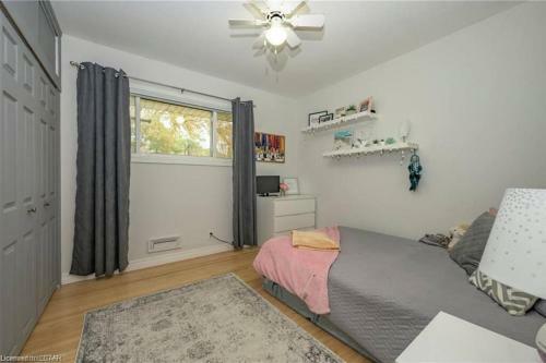 Villa Cheerful 5-bedroom Bungalow With Pool
