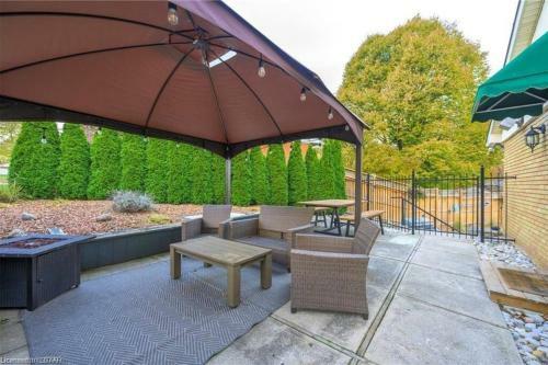 Villa Cheerful 5-bedroom Bungalow With Pool