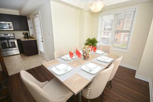 Townhome Collection By Royal Stays - Milton On
