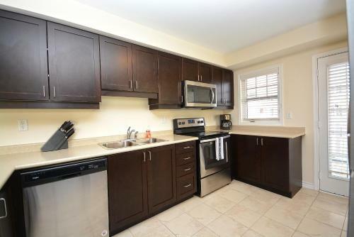 Townhome Collection By Royal Stays - Milton On