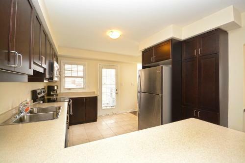 Townhome Collection By Royal Stays - Milton On