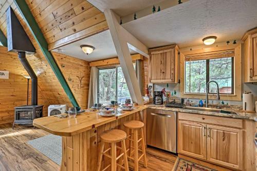 Overgaard Cabin With Hot Tub, Fire Pit And Deck!