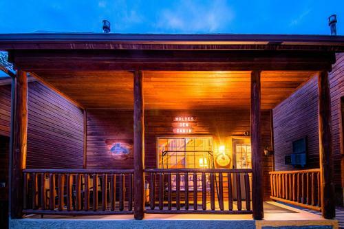 Wooden Nickel Cabins