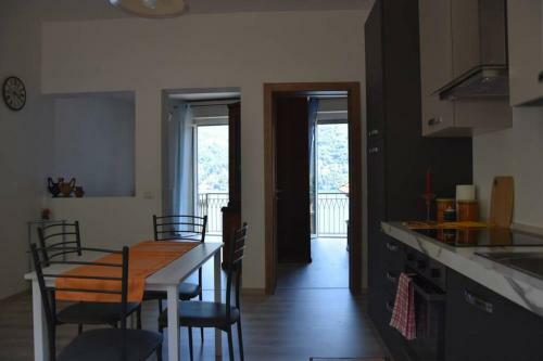La Resilienza, Apartment With View, Carate Urio