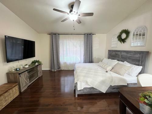 Cozy Farmhouse At Cactus Haven