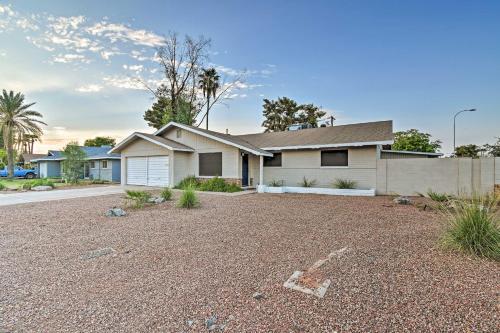 Tempe Retreat With Volleyball Court And Fire Pit!