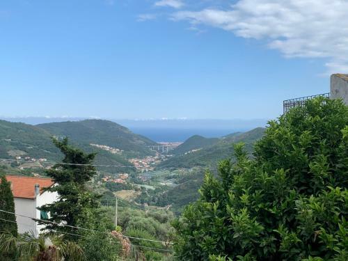 Casa Vista Mare Con Giardino